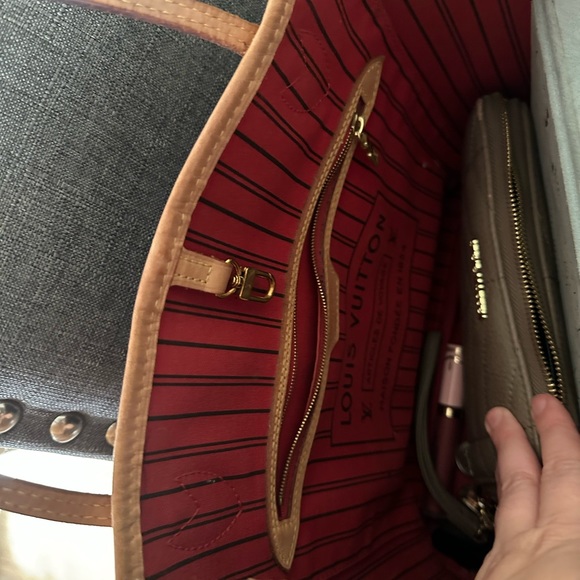 Louis Vuitton Neverfull Bag - Picture 2 of 4